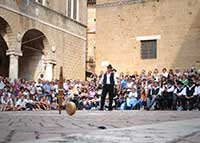 Gioco del Cacio al Fuso, the cheese rolling competition in Pienza