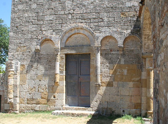 The Abbey of Santa Maria Assunta in Conèo, façade

